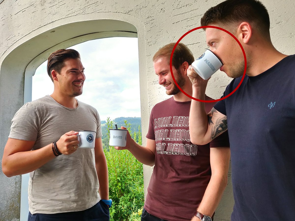 ☕️ Wir haben jetzt personalisierte Kaffeetassen mit unseren Namen darauf. Nur funktionieren sie scheinbar nicht so gut, wie wir gedacht hätten 🤔😂😂😂😂

Willst du auch deine eigene #Combeenation Tasse? 
👉 bit.ly/30uRKMV
