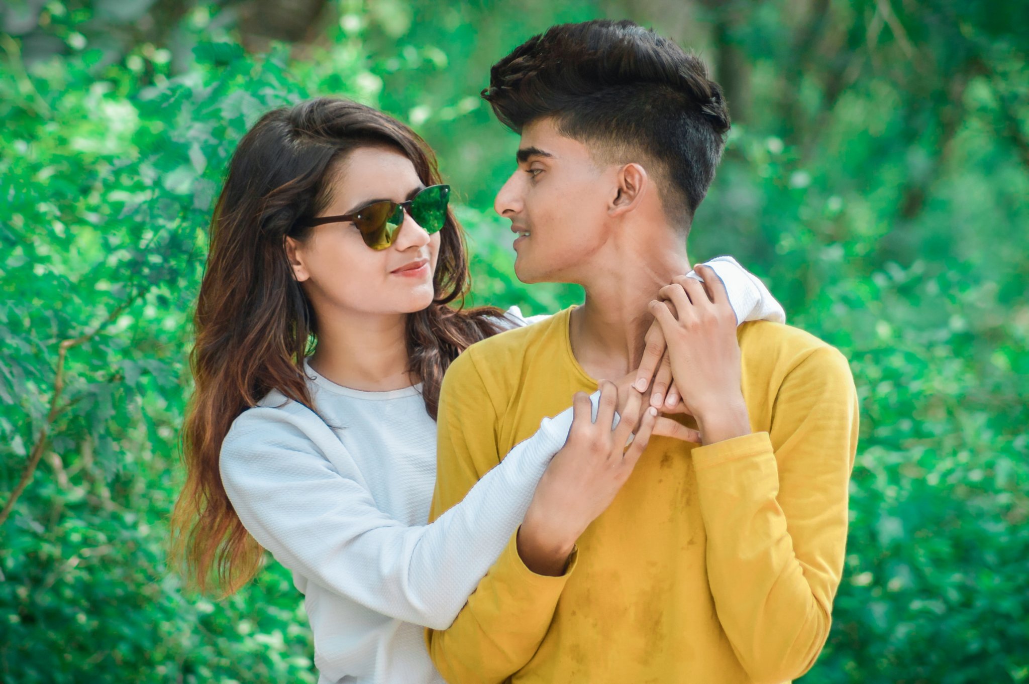 Ultimate Guide How to Take Couple Photoshoot Ideas Poses and Outfits   abrittonphotography
