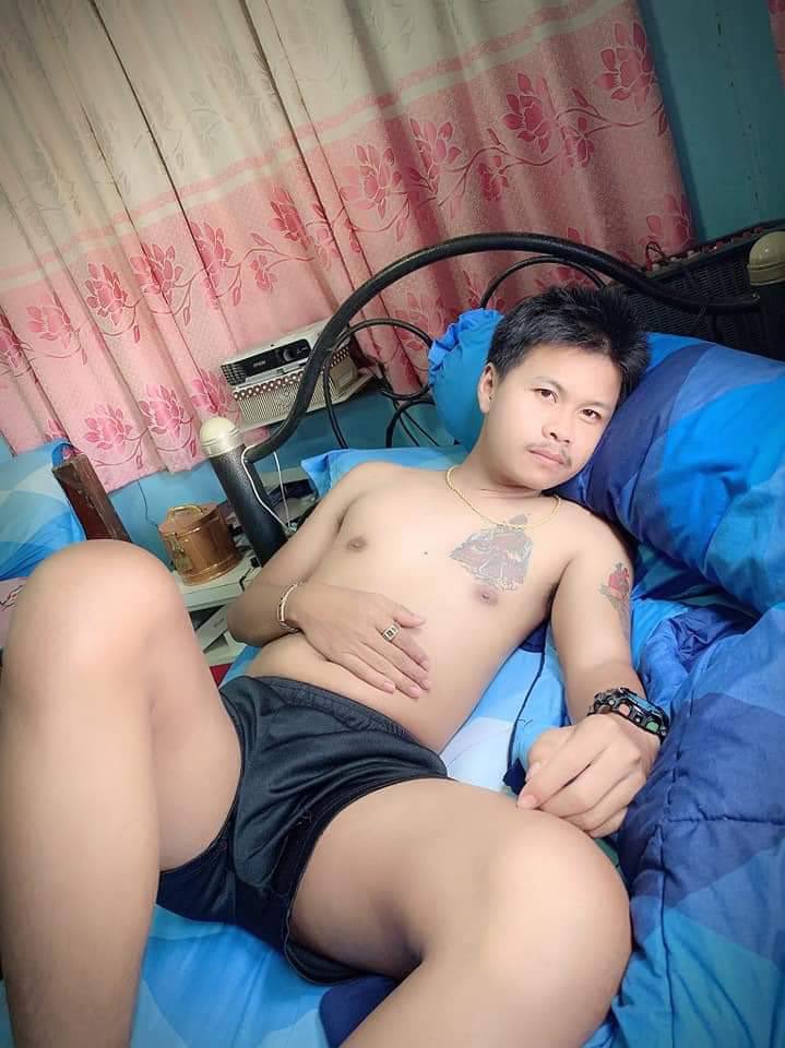 มองหน้าผมนะครับ..... #มันเป็นน่าลูบใข่...  ใช่ป่ะ