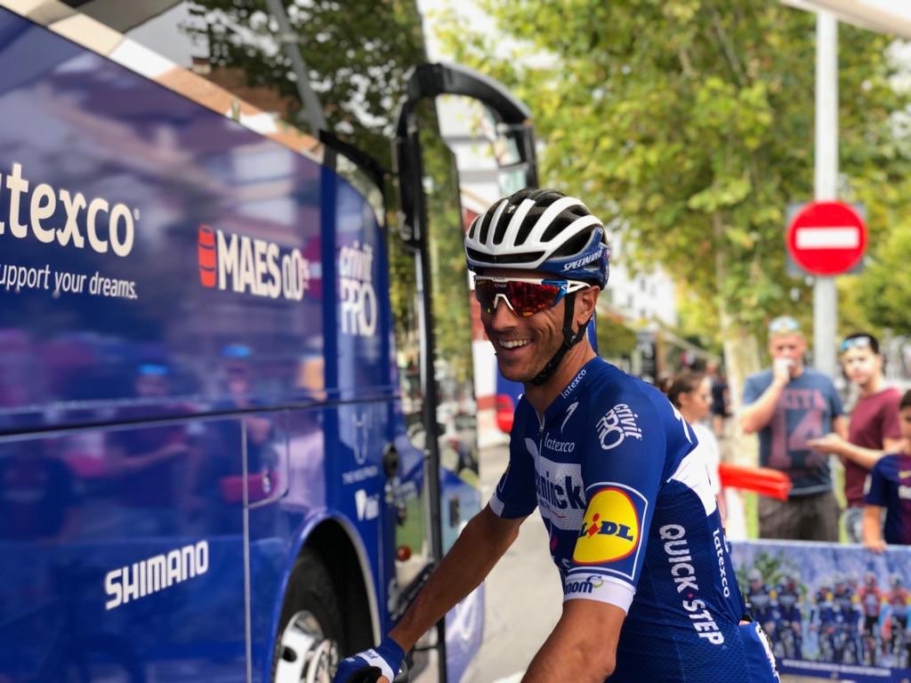 VENTANA10PVC's tweet photo. Estamos listos para otro día en #laVuelta19 😁
@deceuninck_qst @VENTANA10PVC 
@Deceuninck
https://t.co/bbEw82YuI0