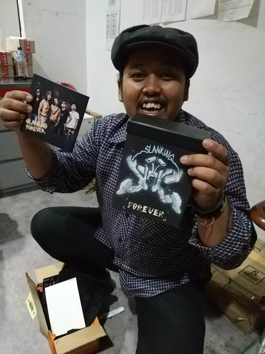 Akhirnya yang ditunggu² tiba juga album boxsetnya <a href="/slankdotcom/">Slank Band</a> #slankingforever