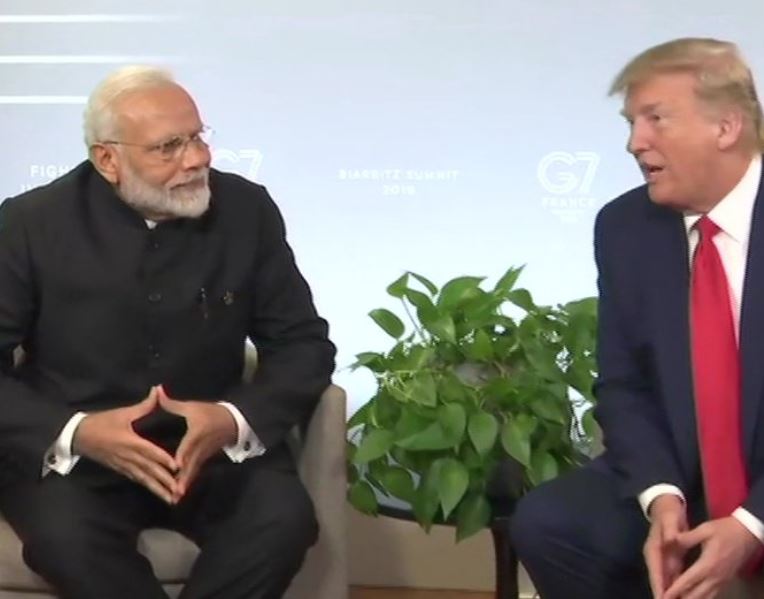 ABPNews's tweet photo. Prime Minister #NarendraModi  holds bilateral meeting with US President Donald #Trump on the sidelines of the #G7Summit in Biarritz
https://t.co/DklVA2kRqn https://t.co/PsiLtzKvLp