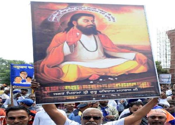 JagbaniOnline's tweet photo. ਸ੍ਰੀ ਗੁਰੂ ਰਵਿਦਾਸ ਮੰਦਰ ਵਿਵਾਦ : ਮੰਗ ਪੂਰੀ ਨਾ ਹੋਈ ਤਾਂ 11 ਸੰਤ ਬੈਠਣਗੇ ਭੁੱਖ ਹੜਤਾਲ 'ਤੇ
https://t.co/FoDM5NCfd3
#SriGuruRavidasTemple #DisputeCase #RaviCommunity https://t.co/PQxqAbmiKL