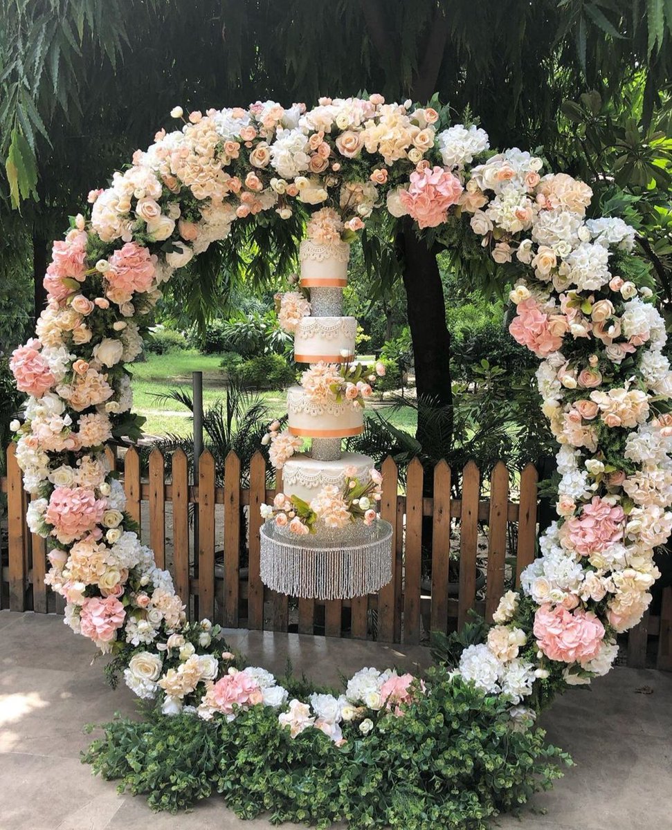 EventTow's tweet photo. Gravity defying cake in shades of pink
.
.
Source: @cakedesigncompany
.
.
#Weddingcake #engagementcake #gravity #hangingcake #wedding #deciration #cake #swingingcake #artist #inspiration #weddingideas #theeventkart https://t.co/sfW3i2RZle