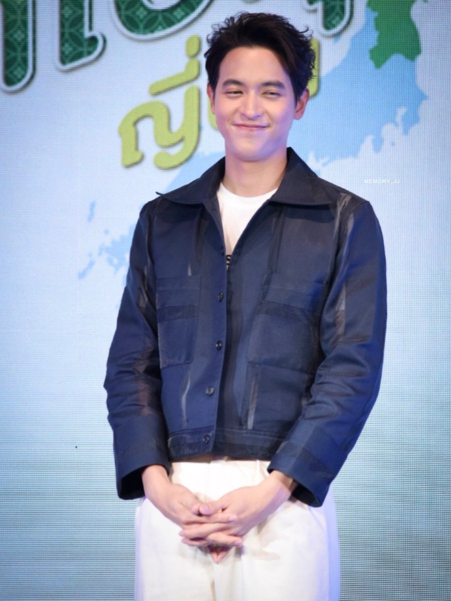 MemoryJJ3's tweet photo. แค่ยืนกรอกตาไปมาเอียงหน้าซ้ายทีขวาทียิ้มน้อยทียิ้มมากทีคนมองก็มีความสุขละ
@Jirayu_jj
#jirayu_jj
#jamesjigallery
#เจมส์จิ
#memory_jj https://t.co/XqI8CdUi0t