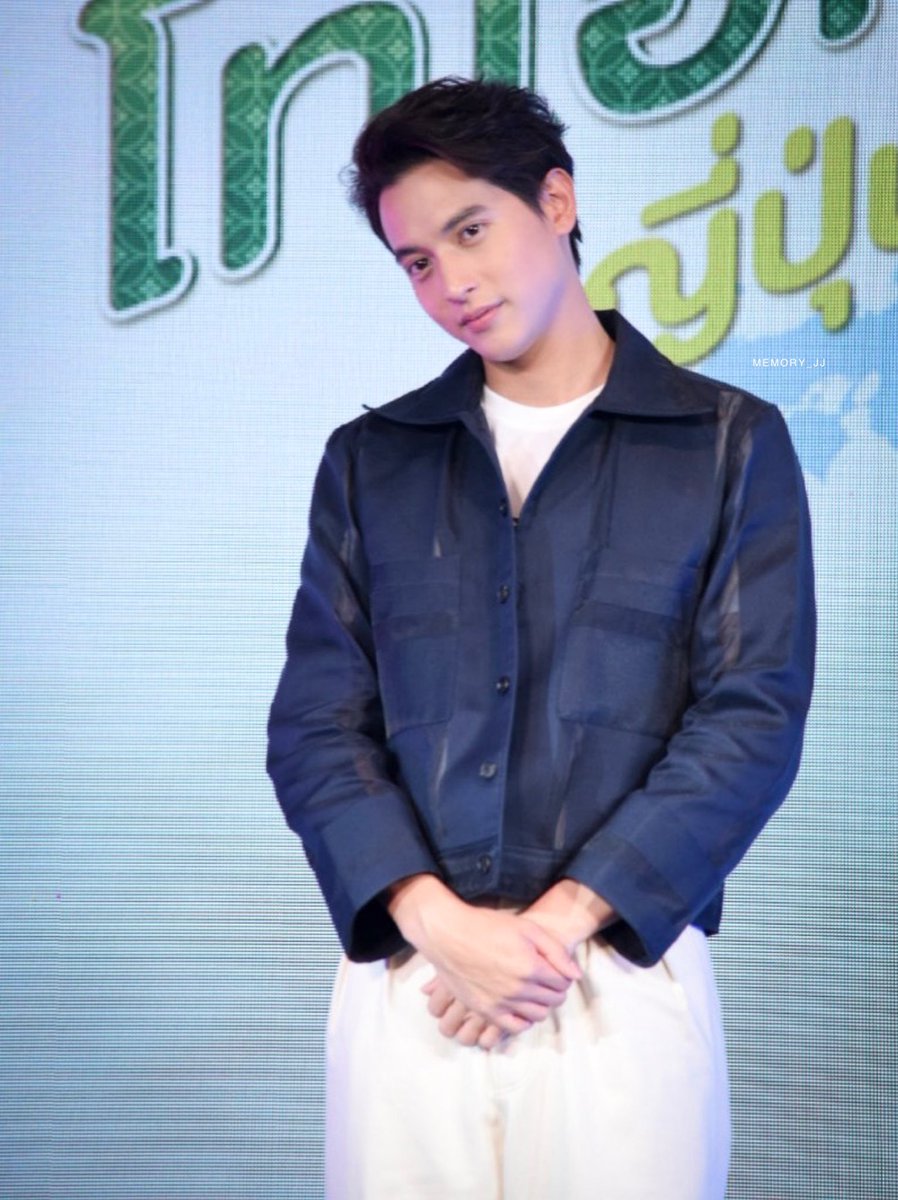 MemoryJJ3's tweet photo. แค่ยืนกรอกตาไปมาเอียงหน้าซ้ายทีขวาทียิ้มน้อยทียิ้มมากทีคนมองก็มีความสุขละ
@Jirayu_jj
#jirayu_jj
#jamesjigallery
#เจมส์จิ
#memory_jj https://t.co/XqI8CdUi0t