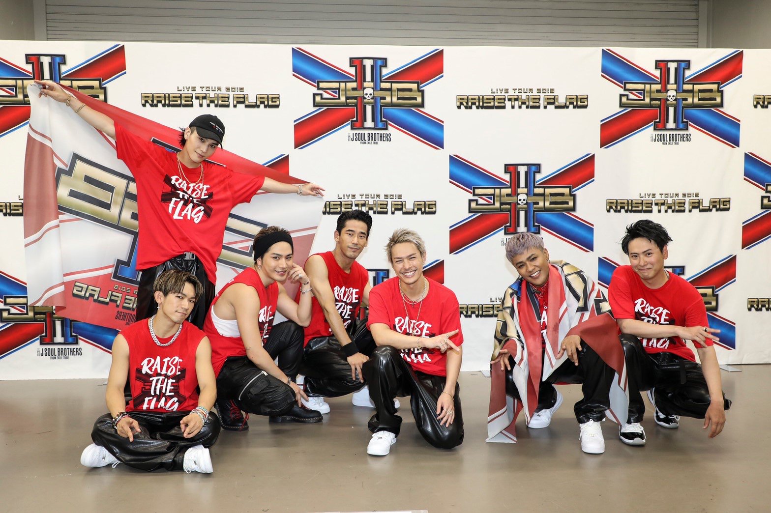 三代目J SOUL BROTHERS チームステッカー UMP 赤衣装 Amazon.co.jp: 三代目 J Soul Brothers 三代目 J Soul Brothers
