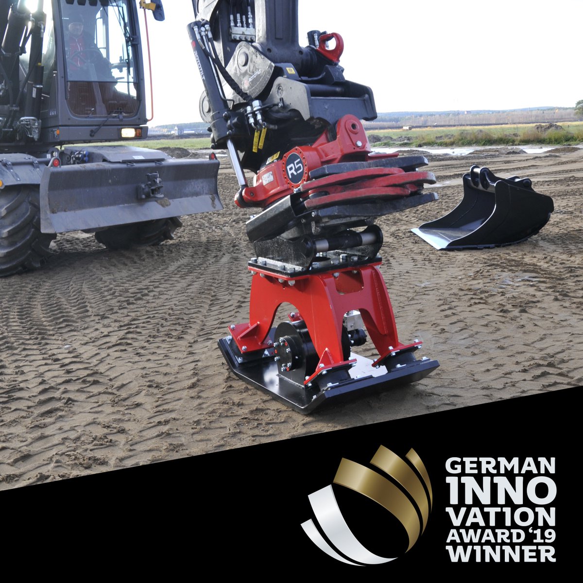 Rototilt_UK's tweet image. No accidents on the worksite! Our safety lock, SecureLock™, notifies the operator by an audiable signal and constant monitoring if the tool is correctly attached. It also warns if equipment is worn. SecureLock™ makes the worksite safe. ✔️#securelock #rototilt #innovationaward