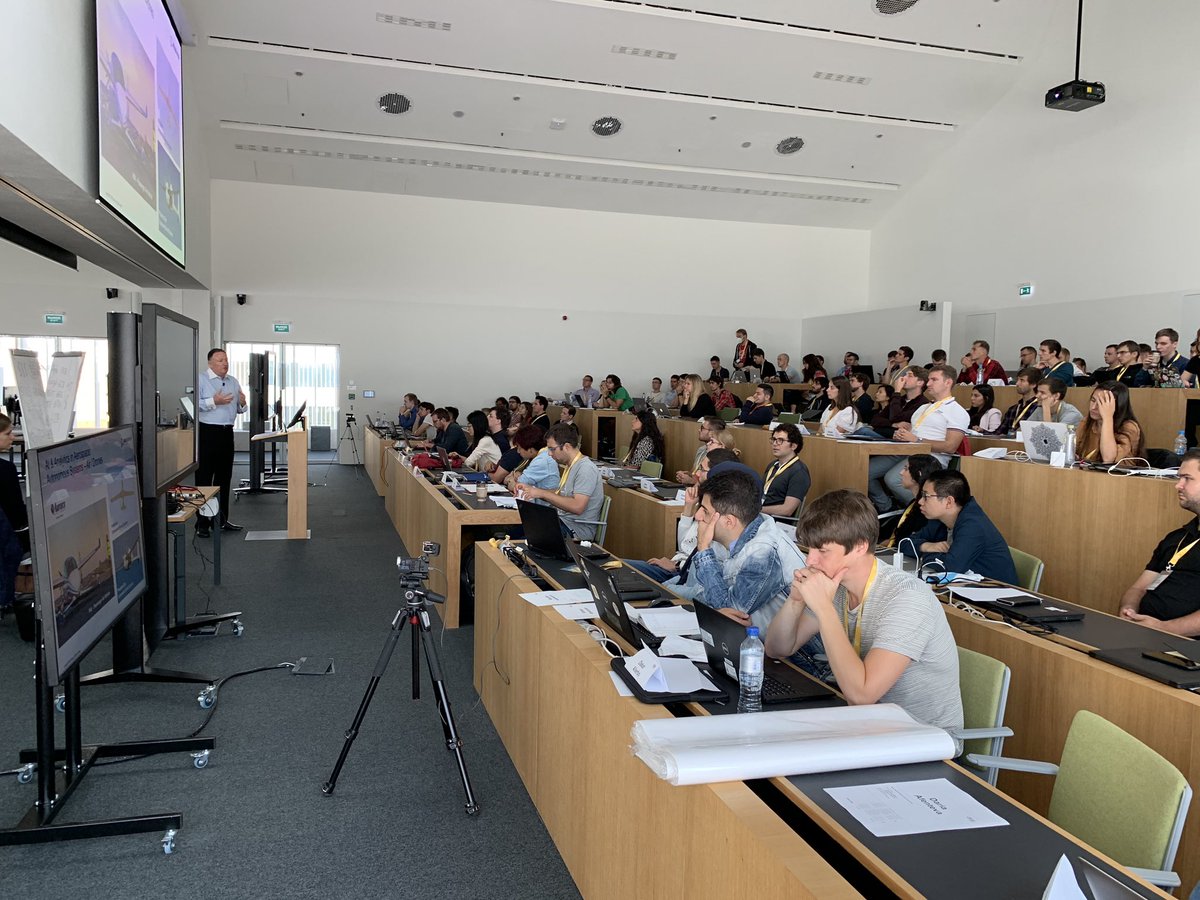 burnaevevgeny's tweet image. #MLSS #Skoltech has just started! A brilliant talk of the head of #Boeing Russia Sergey Kravchenko!