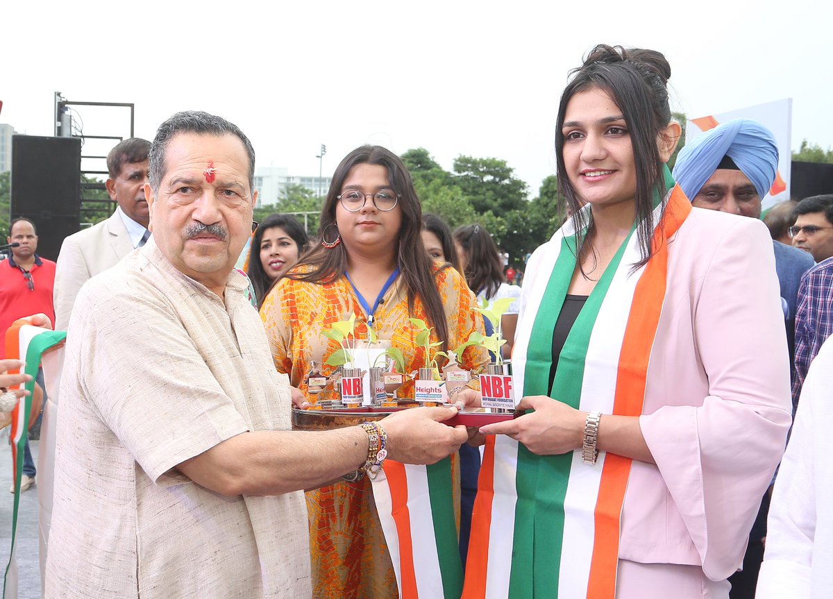 saweetyboora's tweet photo. Honoured to be chief guest by #navbharat #foundation in #runforsecurity event.. #gurugram
#boxer #athlete #queenofthering #chalbadhtehain https://t.co/1BUOPOCnEu