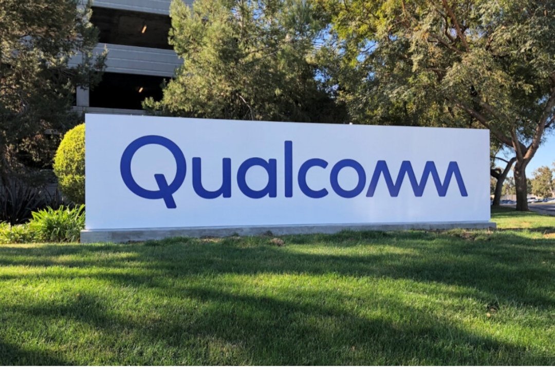 NishantBareilly's tweet image. 2021's Snapdragon 875 will reportedly be produced by TSMC (Taiwan Semi-conductor Manufacturing Company) using its 5 nano meter process...WOW...🤪
IT MEANS...
#MOREPOWER
#MOREEFFICIENT
#MORESPEED