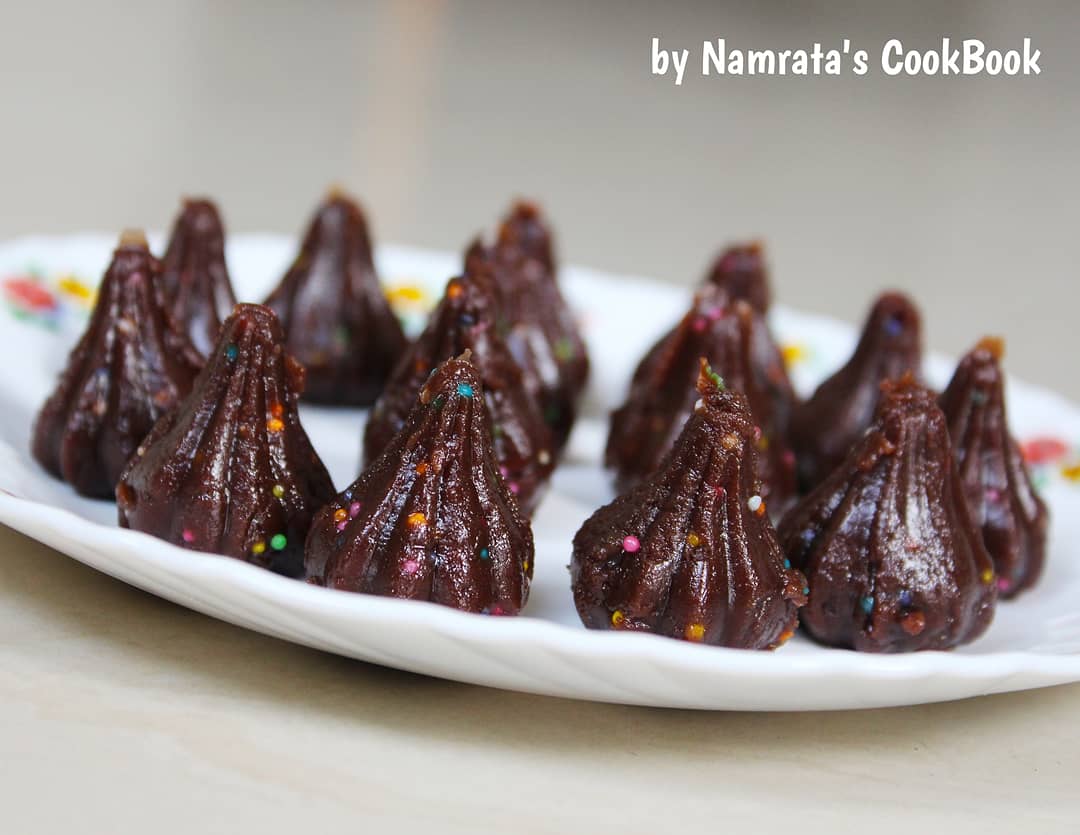 NamrataCookBook's tweet photo. गुड्डे बिस्कीट मोदक |Good day biscuit modak
Full recipe:https://t.co/88tbzcEvHU
#modakrecipe #foodie  #festivalrecipes #ganeshjikabhog #ganapati #gooddaybiscuits #biscuitmodak  #recipes #tasty #delicious #indianfestivalfood #foodfood #sweetdish #indianfood #quickRecipe #foodfood https://t.co/4EpJZfyOoC