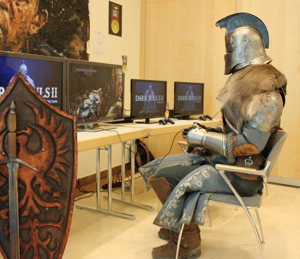 javysouls's tweet photo. Buenos días queridos SoulsFollowers ❤️😍❤️ #DarkSouls2 #GamesCom2013 😘🤗 https://t.co/OLkK1Tcvd6