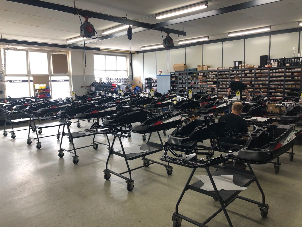 AB_Ekarting's tweet photo. Groetjes aus #Deutschland! 🇩🇪🇩🇪

Dat de Duitsers goed auto's kunnen maken, weten we al langer, dat ze onze e-karts goed kunnen maken, weten wij vanaf nu ook! 💪💪 GO GO GO GO RIMO! 🏁

#karting #rimo #ekarts #ekart #laatsteloodjes #kart https://t.co/QQbB4IfoXT