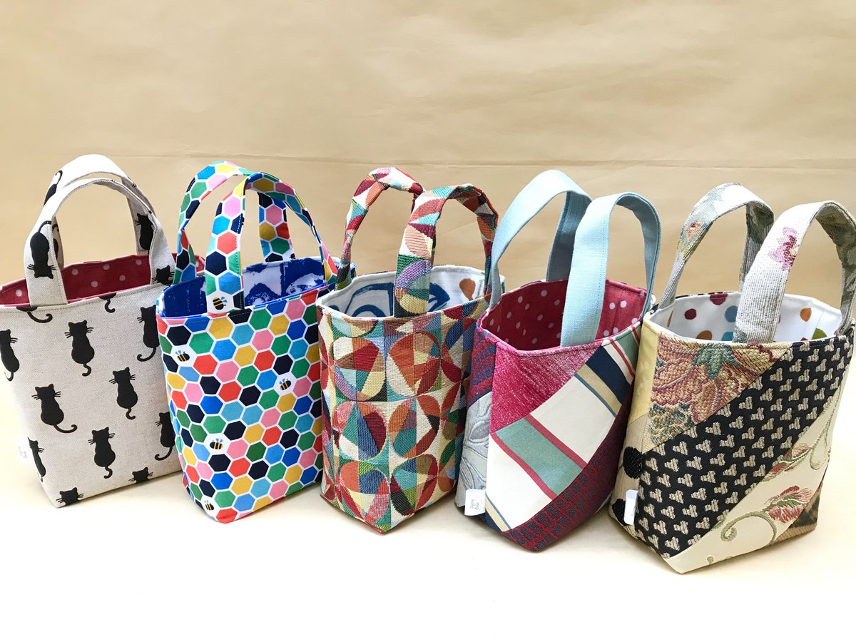 RachelHutty's tweet photo. Morning #earlybiz today Iβm making more of these.
#lunchbag #smalltotes
https://t.co/d145kbEv0d https://t.co/DazRionyOv