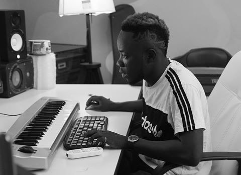 MusicJunkies247's tweet photo. One of Ghs' dopest producers #UndaBeatz
@undabeatgh
#EverBlazing soon to drop, anticipate..... https://t.co/ZQ5dItgF3k