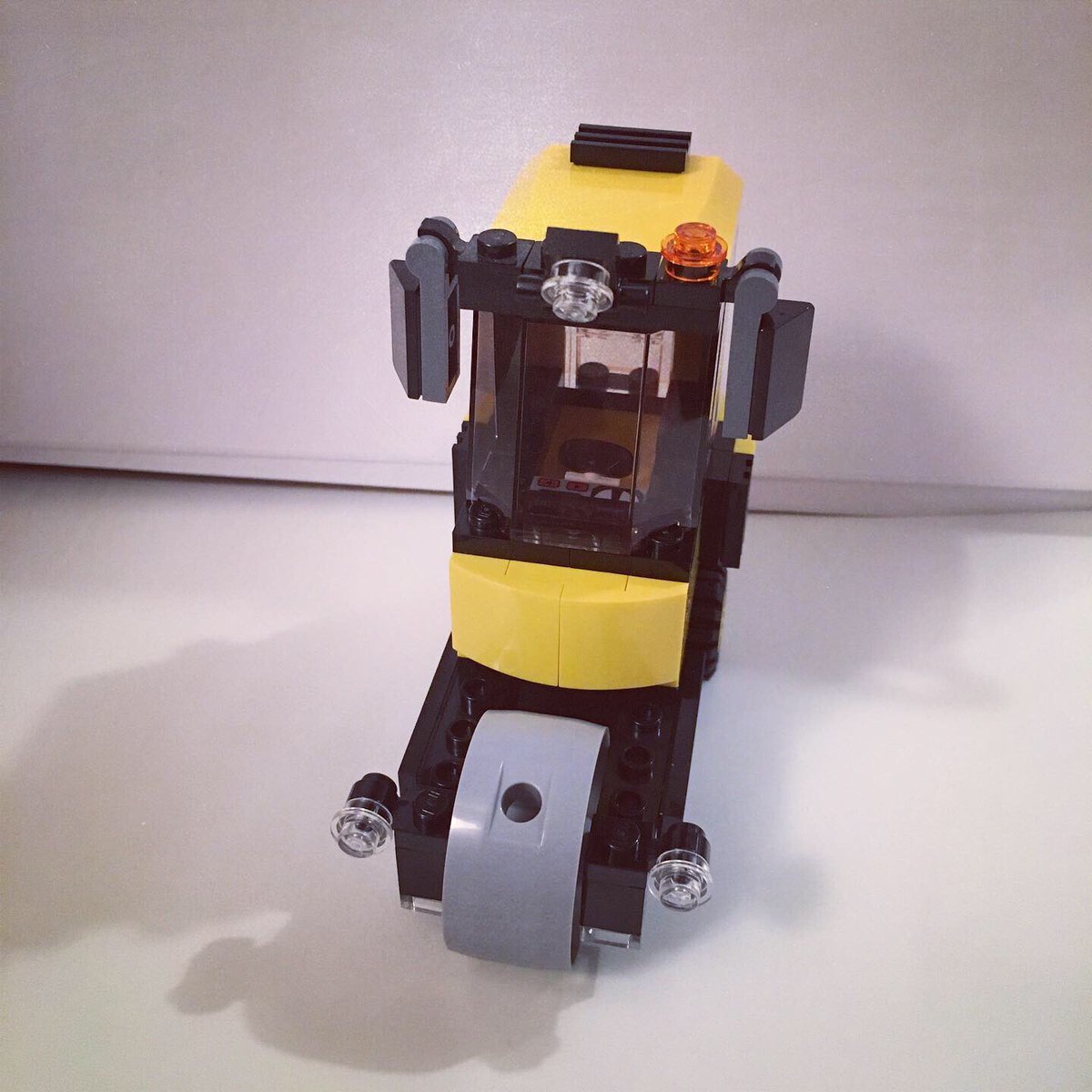 herzeleid24's tweet photo. 🚧Soil Compactor
Inspiration ... 💭
Volvo Soil Compactor SD115B
#LEGO #awesome #legoconstructions #moc #legomachine #legopaving #soilcompactor #machine #construction #road #route #legoconstruction #legomoc #legofan https://t.co/R3TsijPNFC