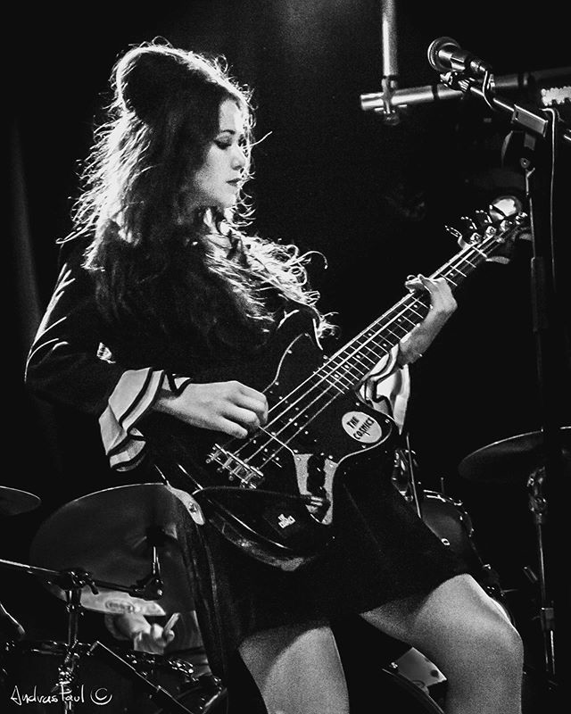 andraspaulcom's tweet photo. The Cosmics @thecosmicsuk put on some fire back at Siren Calling festival @sirencallingfest by @wcdinsta #pets3matary #sirencallingfestival #wcdinsta #concertphotography #livemusicphotography #womeninmusic #chasingthelightart #punknrollrendezvous #sing… https://t.co/VKmUXtxToR https://t.co/IhpkjxwGCl