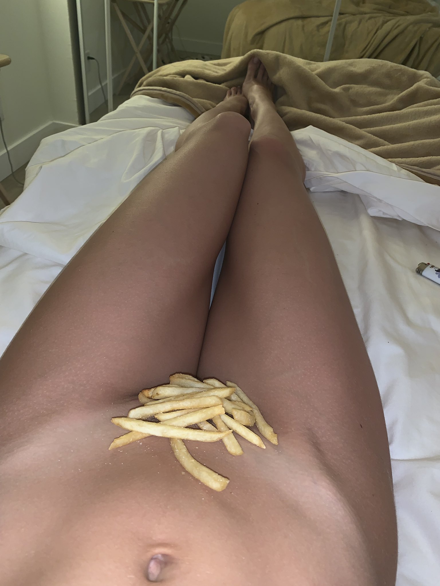 1 pic. What happens when I smoke a heavy indica 
Sexy french fry bush shoot POV style https://t.co/f