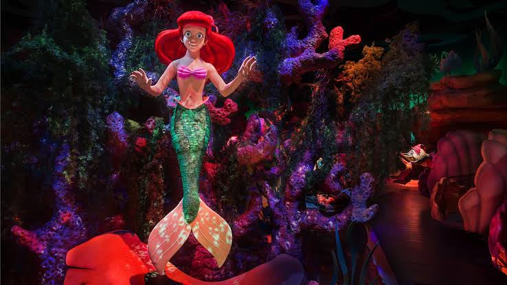 みつき ディズニーパークwiki 例のアリエルダークライドって リトル マーメイドの冒険 というmkとdcaの２ヶ所にあるアトラクションです ホンテの椅子の貝バージョンに乗ってリトル マーメイドの映画本編を体験できます 水に入る演出とか 超