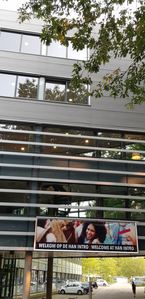 HANnl's tweet image. Onze mentoren zijn er klaar voor om er een geweldige introweek van te maken!

Tip: het kan heet worden, dus drink voldoende water 😅💧🌡🌞 en natuurlijk volg je de intro op Instagram: instagram.com/han.nl/  🎥📸 of op Facebook 👉 m.facebook.com/HANintro/
#hanintro 
#intro2019