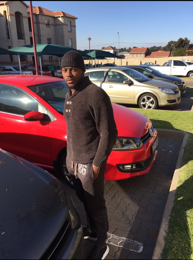 khondlo_zeusZn's tweet photo. #PicMixChallenge #MCM π«
Iβm crushing on myself, angithi aningfuni...π
Happy Monday good people...π±
I follow back!! π https://t.co/2kh4V7O2VM