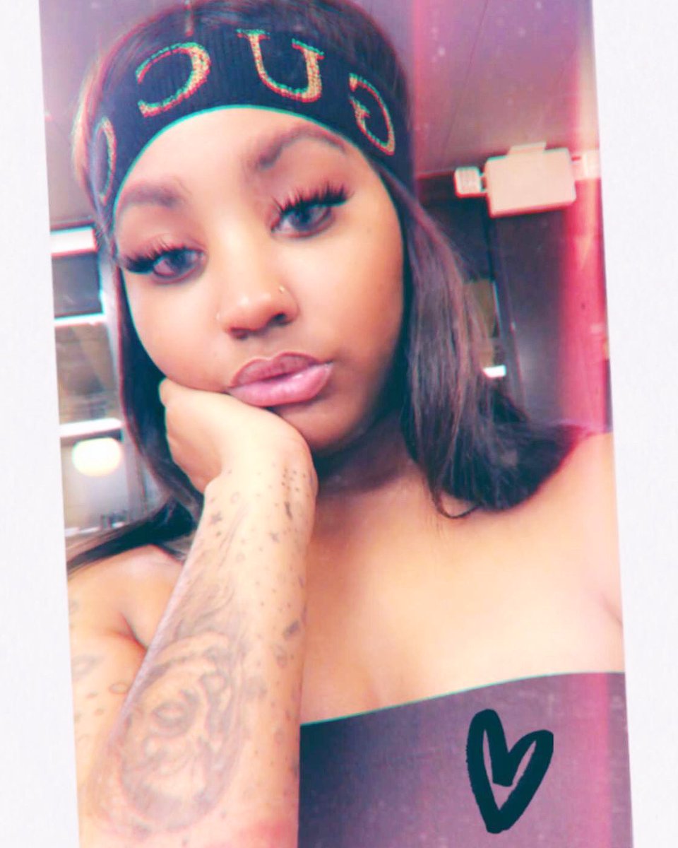 MyndiMonroe's tweet photo. “Flaws n all to me your perfect” #hisbaby #queen 👑💍💕🥰 https://t.co/QxWI2NZUs4
