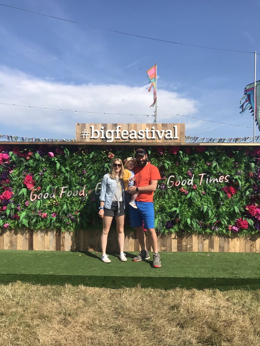winter7t8's tweet photo. What a day?! Amazing Food #macnotcrack @djbbq, ACTUAL @officialpeppa (mind blown 🤯) Great music (@tinydancersevents @thecubanbrothers), great fwends (ooh fwends 👍🏼👍🏼) @thebigfeastival highlight of the day -  C-Dawg loving @djflash4eva amazing set! #dothepanda 🐼 https://t.co/RglOwNBekv