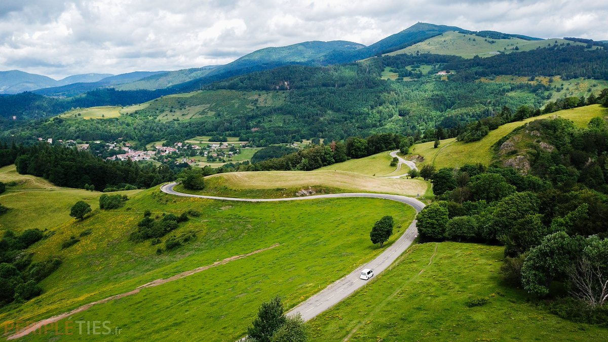 🌲On termine en beauté notre "série d'été" vidéos par un #roadtrip en #van sur la #routedescretes dans le Massif des #vosges ➡ bit.ly/route-des-cret… 🎬

#Alsace #vanlife #grandest <a href="/Wikicampers/">Wikicampers</a> <a href="/guebsoultz/">OT Guebwiller Soultz</a> <a href="/MASSIFDESVOSGES/">Massif des Vosges</a>