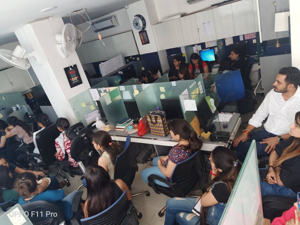 StandardsServi5's tweet photo. #Glimpses of #Friday_Fun Session at #Standards_Services. #Movie Screening accompanied by refreshment! #Employees can be seen enjoying the film ‘#BADLA’ last Friday with the Managing Director and #Senior #HR Executive in the same frame. https://t.co/SHDbiHi2DK