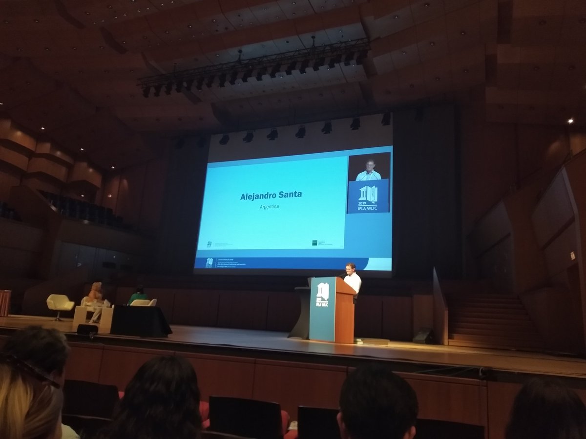 Bernedox's tweet photo. @GPSalmeron presentando a @AlejSanta vía vídeo. Cuenta como nació en Argentina el lema: Motores para el cambio. 💪😁
#PresidentSession #WLIC2019 https://t.co/FwFbQhv2fX