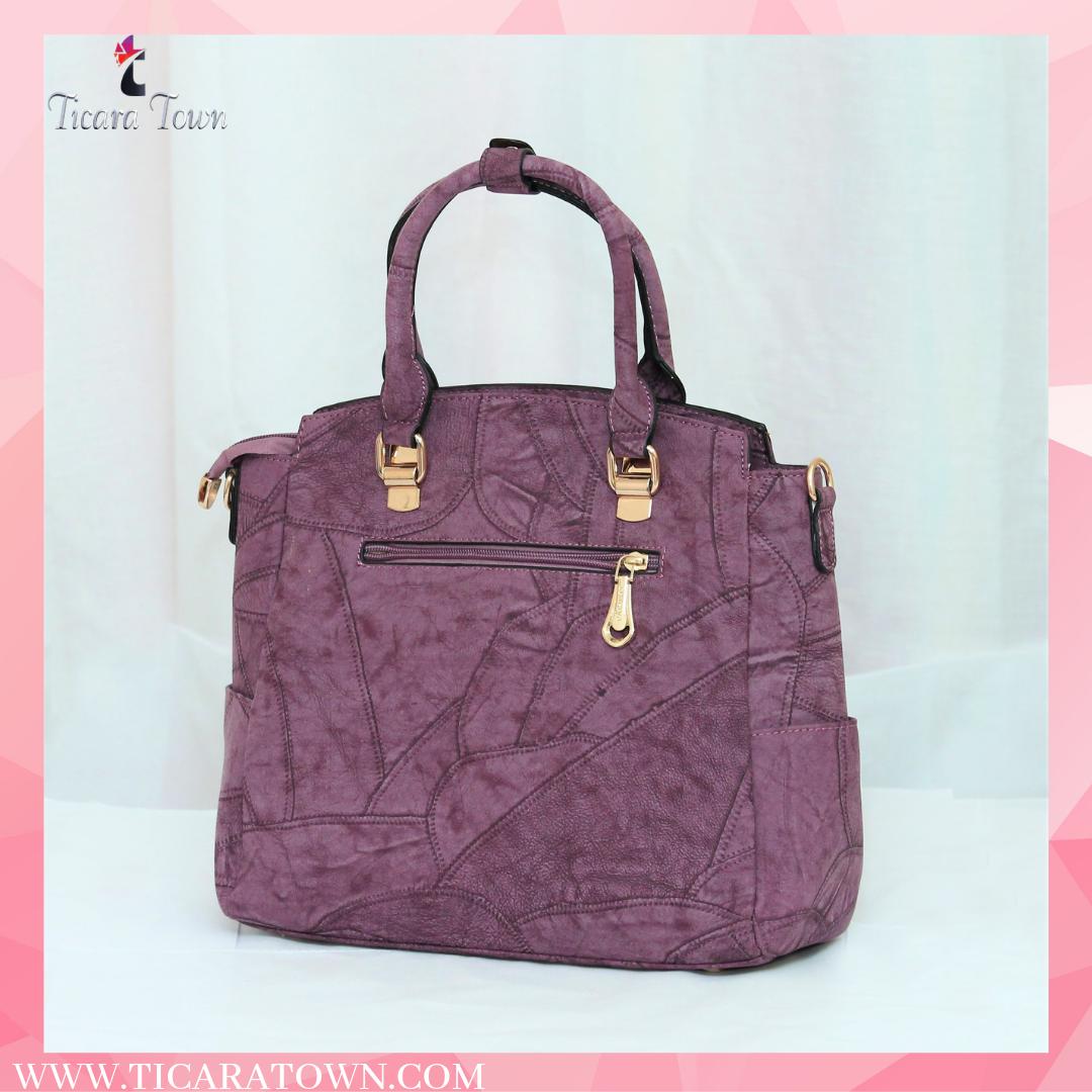 ticaratown's tweet photo. Here she comes....let me introduce you to Ms. Bagwati...now..... Plz follow the link in bio for order or DM us.. #ticaratown #handbags #stylishhandbags #handheldbags #shoppinghandbag #jewellerybox #subsciptionbox https://t.co/Y2CXVUnZY1