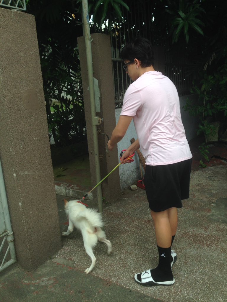RoncalPrincess's tweet photo. Goodafternoon po sainyo'🖤
He's having fun with manman muna😉 https://t.co/YBYjdTSEVr