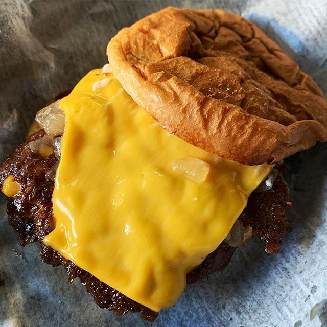 LaurenJMapp's tweet photo. Finally tried the @thefriendlysd burger, and it totally lives up to the hype. 🍔
.
.
.
.
#food #foodie #foodstagram #foodphotography #foodography #foodlover #snacks #offthemapp #burger #cheeseburger #cheeseburgers #foodporn #foodblogger #foodblog #foo… https://t.co/1aBBMiOCRX https://t.co/2BlFfx5xiN