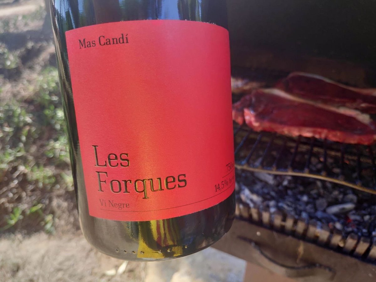 Els nostres vins continuen viatjant. Bona carn i bon vi amb Les Forques de Mas Candí. A Begur, Costa Brava. <a href="/Pecoxic/">Peco Xic</a>