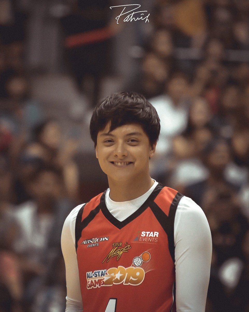 _missbeatriz_'s tweet photo. Screaming her heart out for her Tangi 💙 https://t.co/frns2KmoOd