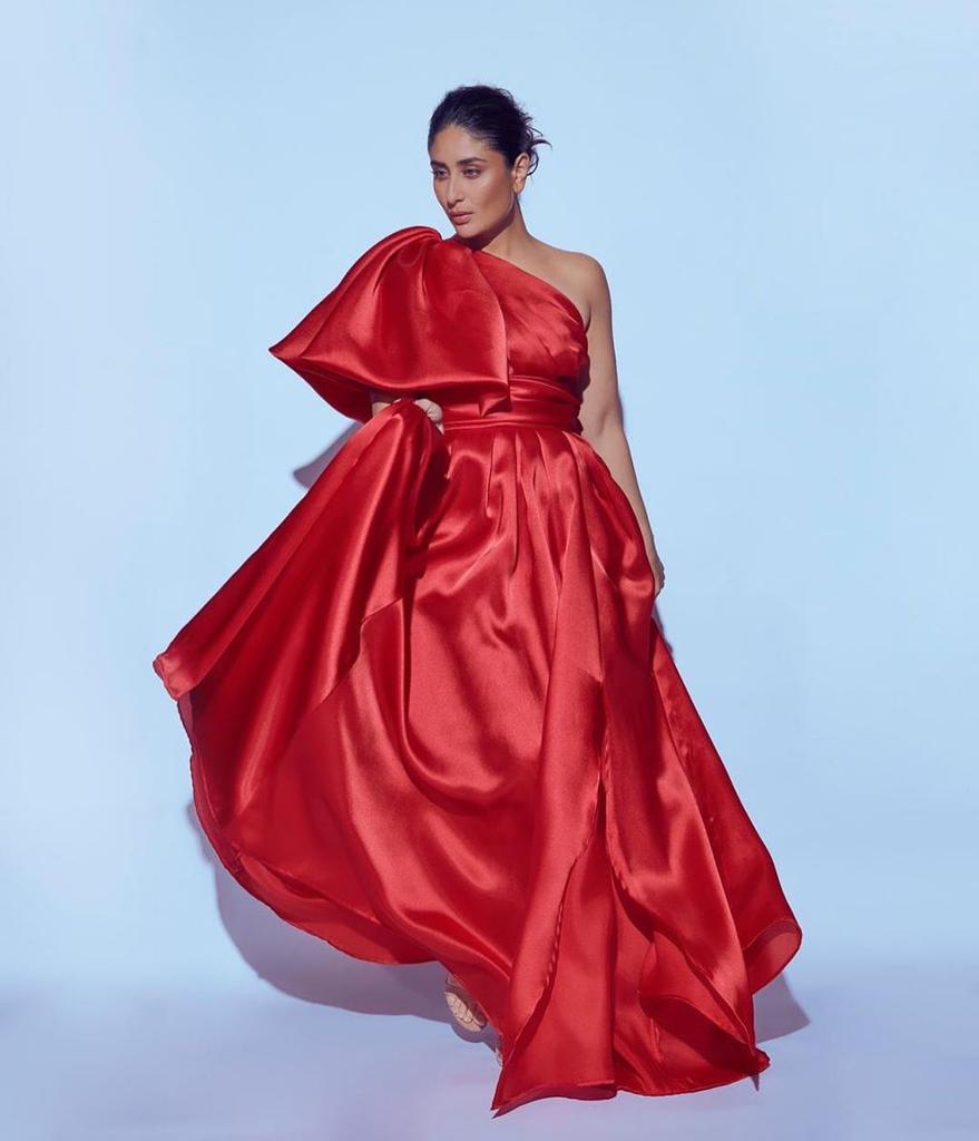 Fab Occasions™ ( The Fab App ) (@the_fab_app) on Twitter photo #KareenaKapoorKhan in <a href="/gauriandnainika/">Gauri & Nainika</a> for <a href="/LakmeFashionWk/">Lakmé Fashion Week</a> 2019.. ♥️
#KareenaKapoor #kareena #LakmeFashionWeek #LakmeFashionWeek2019 #lakme #LFWWF19 #LFW19 #LFW #FashionWeek #fashionshow #fashionistas #fashionable #outfitoftheday #outfitideas #ootdStyle #bebo #bollywoodactress #KareenaKapoorKhan in <a href="/gauriandnainika/">Gauri & Nainika</a> for <a href="/LakmeFashionWk/">Lakmé Fashion Week</a> 2019.. ♥️
#KareenaKapoor #kareena #LakmeFashionWeek #LakmeFashionWeek2019 #lakme #LFWWF19 #LFW19 #LFW #FashionWeek #fashionshow #fashionistas #fashionable #outfitoftheday #outfitideas #ootdStyle #bebo #bollywoodactress