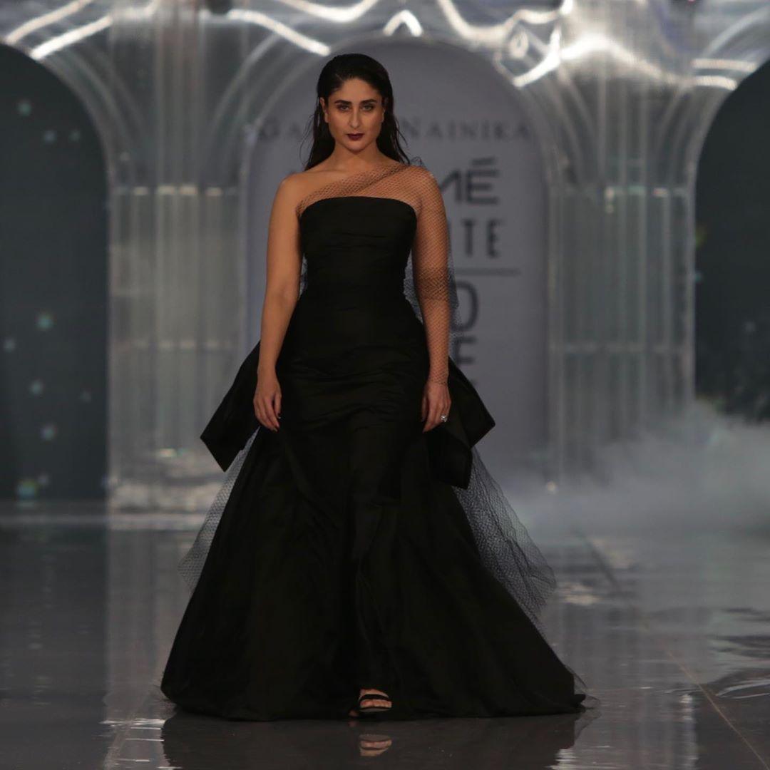 Fab Occasions™ ( The Fab App ) (@the_fab_app) on Twitter photo #KareenaKapoorKhan looks Heavenly in <a href="/gauriandnainika/">Gauri & Nainika</a> for the Grand Finale of <a href="/LakmeFashionWk/">Lakmé Fashion Week</a> 2019.. ♥️
#KareenaKapoor #kareena #LakmeFashionWeek #LakmeFashionWeek2019 #LFWWF19 #LFW19 #LFW #FashionWeek #fashionshow #fashionistas #fashionable #ootdStyle #bebo #bollywoodactress #KareenaKapoorKhan looks Heavenly in <a href="/gauriandnainika/">Gauri & Nainika</a> for the Grand Finale of <a href="/LakmeFashionWk/">Lakmé Fashion Week</a> 2019.. ♥️
#KareenaKapoor #kareena #LakmeFashionWeek #LakmeFashionWeek2019 #LFWWF19 #LFW19 #LFW #FashionWeek #fashionshow #fashionistas #fashionable #ootdStyle #bebo #bollywoodactress