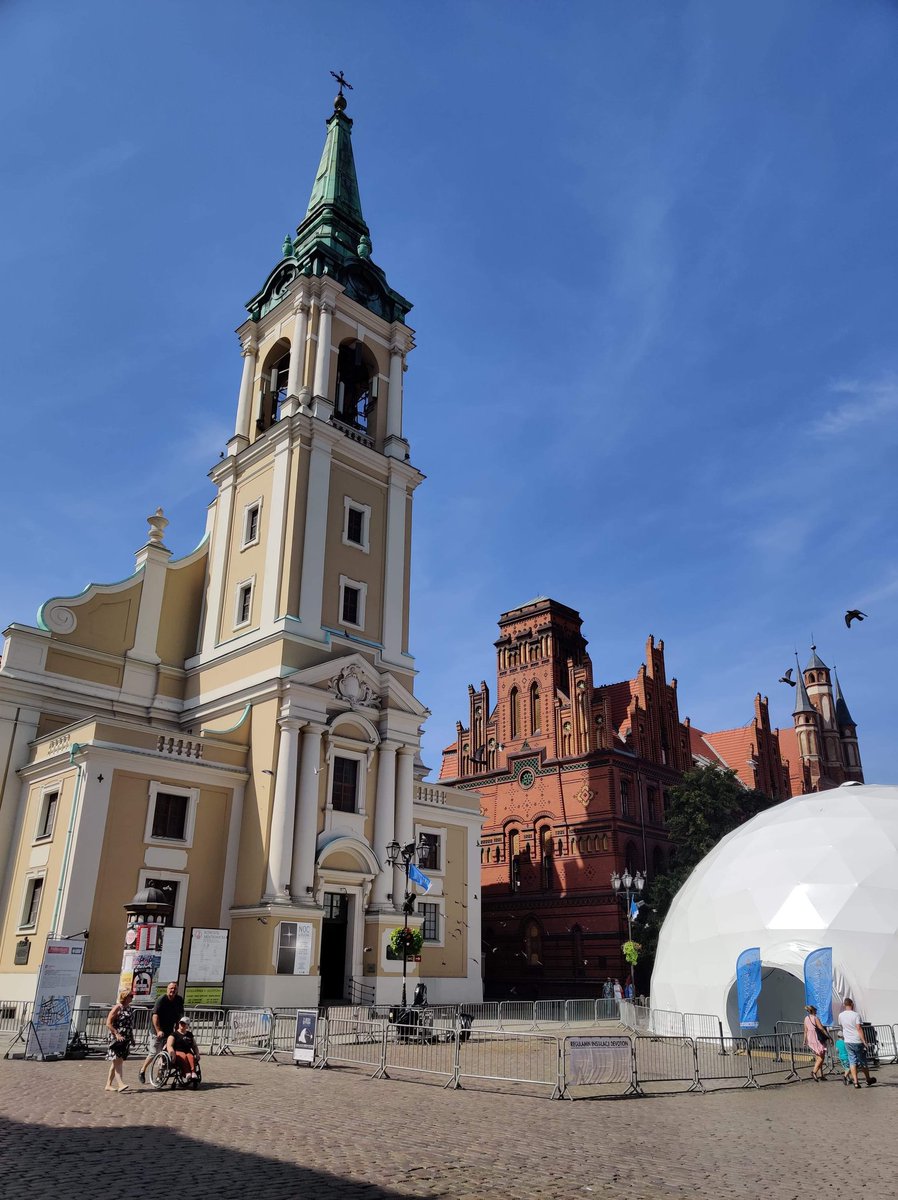 drbenmurray's tweet photo. 19th European Symposium on #Fluorine Chemistry in #Warsaw begins this morning after a trip yesterday to Toruń, birthplace of Nicolas Copernicus. Looking forward to some modern science today #esfc19 1/2 https://t.co/Z0Dhu6qoim