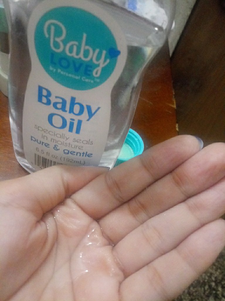 MariieShee's tweet photo. #BabyOil #BabyOilForTheFace #MakeUpTakeOff #MakeUp #TheSelfeeApp https://t.co/6Uv9v6yAOX