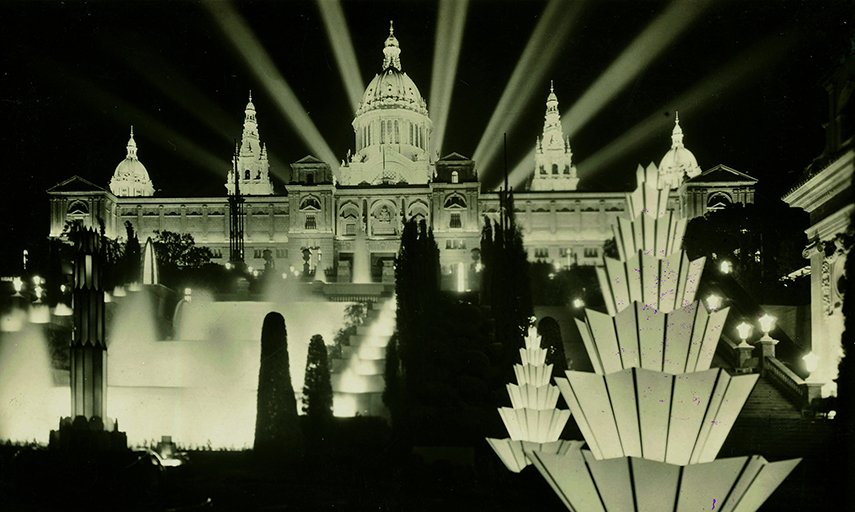 Fira_Barcelona's tweet photo. El recinte firal de #Montjuïc celebra enguany el seu 90 aniversari. Construït per a l’Exposició Internacional de Barcelona del 1929 és un dels atractius principals de la ciutat >> https://t.co/YrIhxKMsZX https://t.co/Fqa47tY3TI
