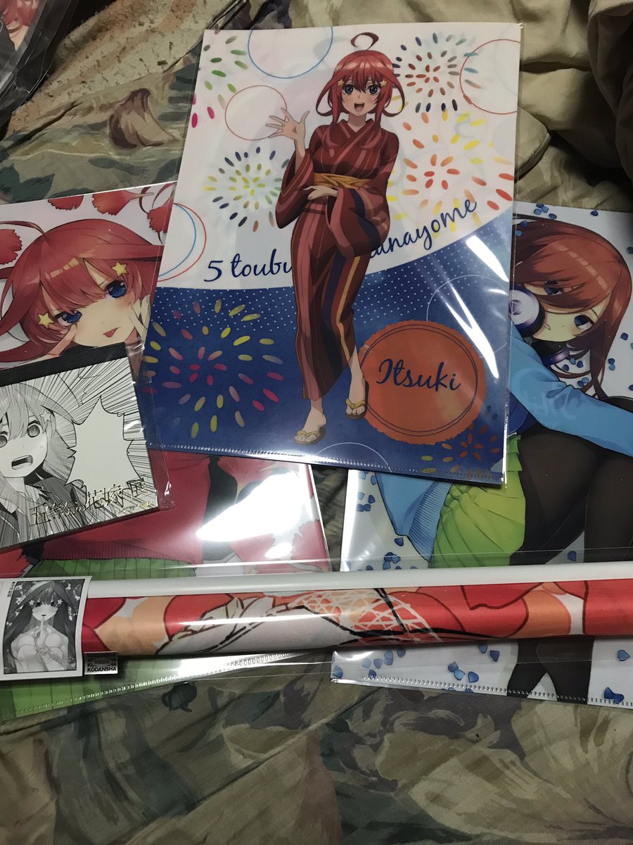 自分に買ってきたもの1
五月のタペストリーは絶対買うって決めてたので即手に取りました。 