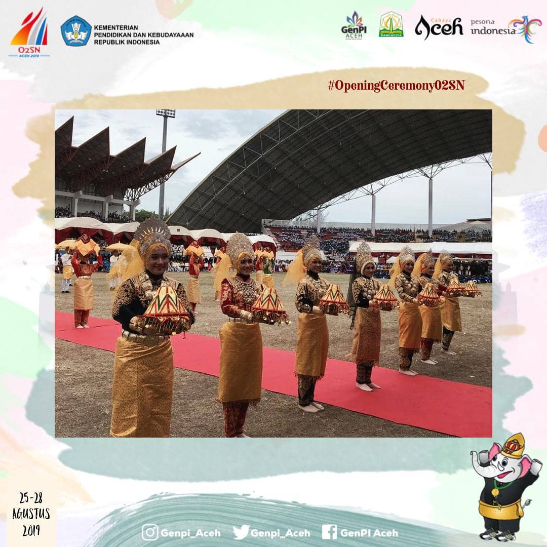 ZianMustaqin's tweet photo. Krue Seumangat!!!.
.
Sebanyak 1.300 Siswa terlibat dalam Tarian massal yang menampilkan  keberagaman  etnis dan budaya nusantara pada acara pembukaan Olimpiade Olahraga Siswa Nasional (02SN) 2019 tingkat SMA/SMK di Stadion Harapan Bangsa Lhoong Raya, Banda Aceh. 
#O2SN2019 https://t.co/ANolTWYA0N