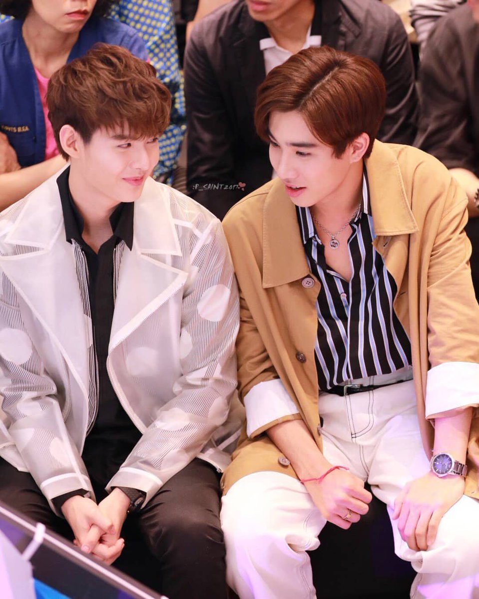linmumubb's tweet photo. You are stuck in my heart，Like counting a million stars
革命友谊只为perthsaint 🖤♥️
Cr.Logo-PerthSaintChinese
#OWhatTHxPerthSaint https://t.co/YqlJw2l9u4
