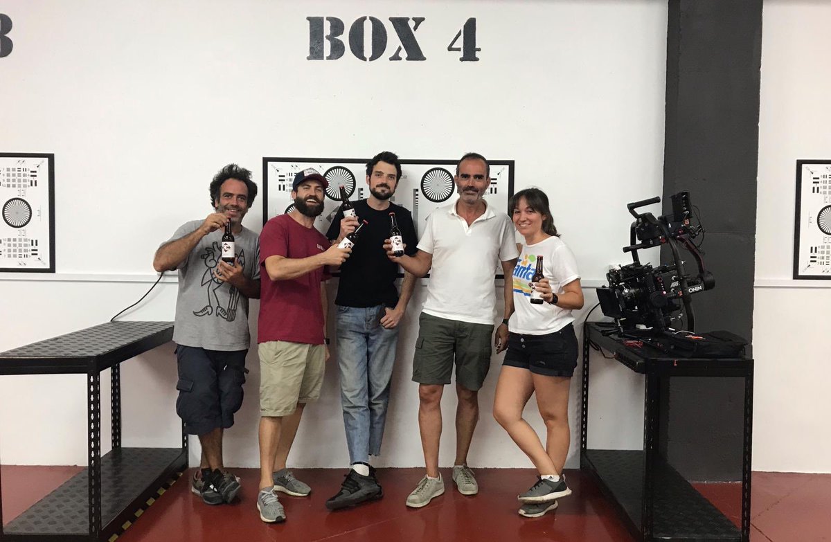 RCserviceSpain's tweet photo. Somos lo que hacemos y lo que bebemos... 🎥🍻🤩.
Feliz comienzo de semana !!!
.
#RCbeer
Cerveza artesana creada para tod@s l@s que pertenecen a la gran familia @rcservicemadrid y @reefcinema_service 🎬🍺.
#rolling, #RCbeer & #rockandroll 🎥🍺
#cinematographer #cinematography https://t.co/WHf5I164qH