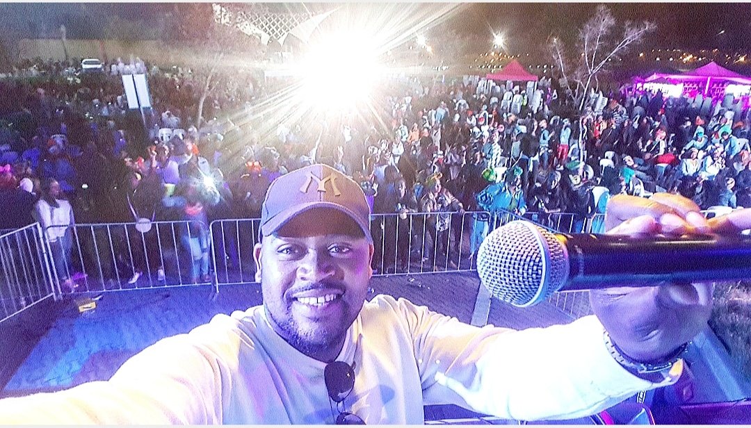 ernestthedj's tweet photo. #ParamountKing "Kgosikgolo" on The Throne Mzansi Magic!!
#Apostle Ngwenya on GARE DUMELE (SABC2)
#VvvvrrphaaWaRadio on JOZI FM 105.8
For MC Bookings: tloxs.moleko@gmail.com https://t.co/Lj6Ru5UXmN