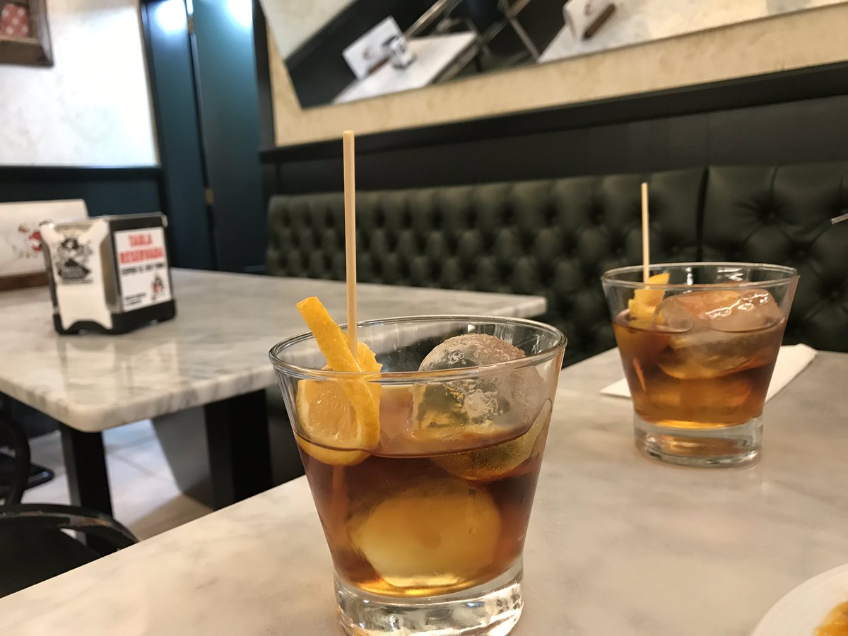 Qomomolo's tweet photo. Hoy nos hemos pasado por el Bar Casa Miss de #SaPobla y nos hemos deleitado con su #vermut y algunos de sus #variats

Buena conversación con Jaume sobre el mundo del #arte y la #cultura que ha pasado por su local y de amig@s comunes 

Volveremos!!!! https://t.co/JwOG75oQxW