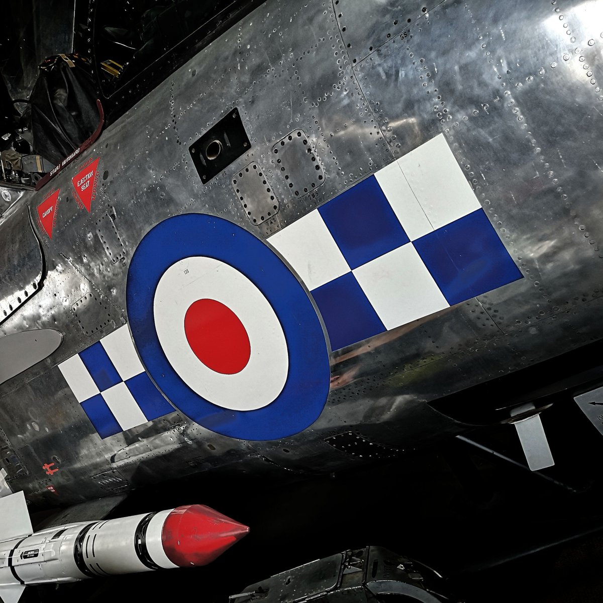 Aviators Lounge tweet media