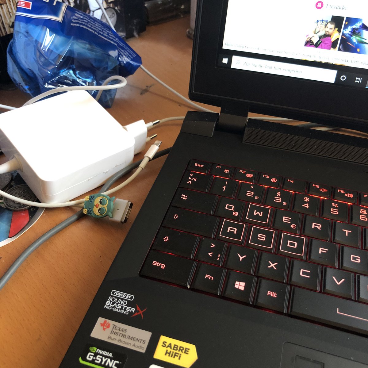 KawauMusic's tweet photo. Heute 04:30 ich komme von der @GamesCom und @GermanCastleCon zurück!
Heute 09:30 ich sitze am Laptop und arbeite!
#backintheoffice #gamescom #gamescom2019 #germancastlecon #germancastlecon2019 #kawautv https://t.co/kpGwmhLjch