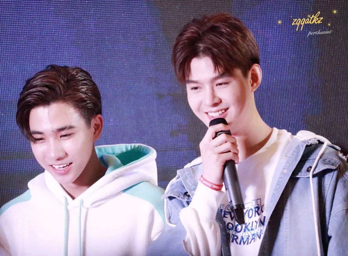Rose521330's tweet photo. Take the optimistic hand, the road to chase the dream is no longer hard, . Perth Saint Forever
PS白嫖总舵
#OWhatTHxPerthSaint 
PerthSaint Forever🖤❤️
cr：Logo-PerthSaintChinese https://t.co/tFBNqipTL6